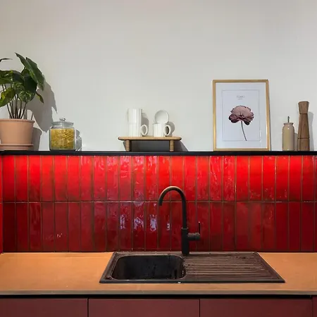 Seaview With Pool & Parking アパート ラルナカ