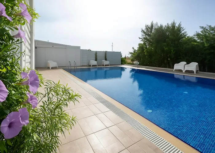 Διαμέρισμα Seaview With Pool & Parking Λάρνακα